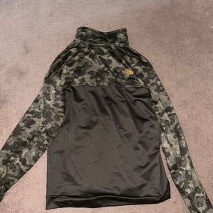 The north face camo zip up men’s m